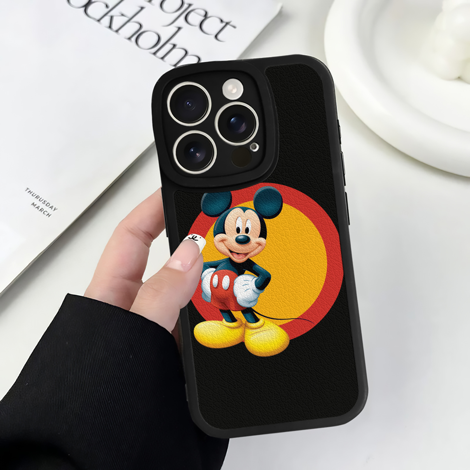 （画像用） ミッキーマウス Mickey Mouse 【iPhone 16シリーズ対応】シリコンスマホケース（レザー調） 材質：シリコン